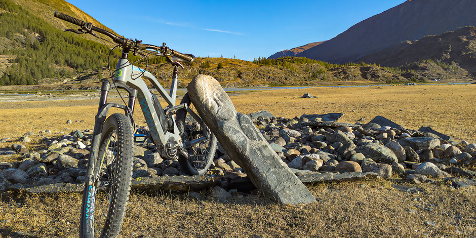 Rando en VTT électrique dans le Parc National Altai Tavan Bogd en Mongolie