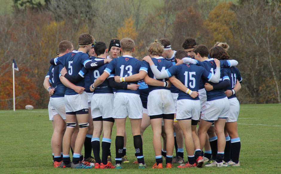 garçons équipe de rugby dans un collège anglais