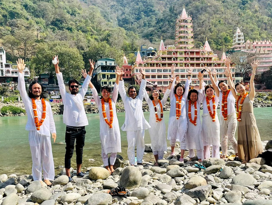 Narayan Guruji & Satyaprema with the students