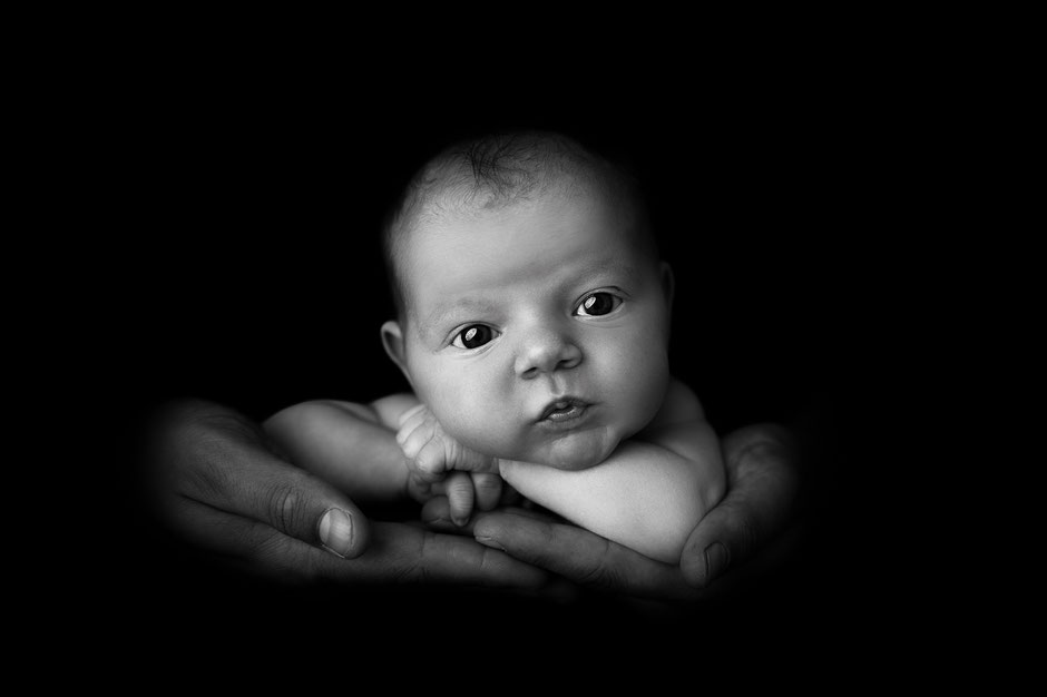 photographe bébé nouveau-né dans le Var à Fréjus/Cannes/Draguignan/Sainte-Maxime/Saint-Raphaël/Nice/Monaco