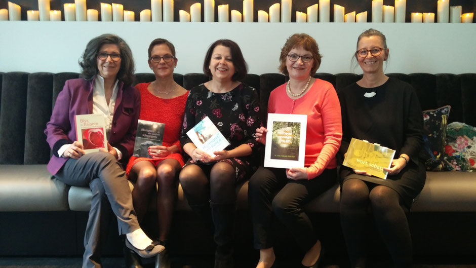 Verlegerin Frauke Ahlers (2. von li) mit ihren Autorinnen (v.li): Dr. Rhena Butros, Bettina Fornoff, Dr. Gabriele Götz-Keil, Dagmar Reichardt, Foto: Beatrix van Ooyen