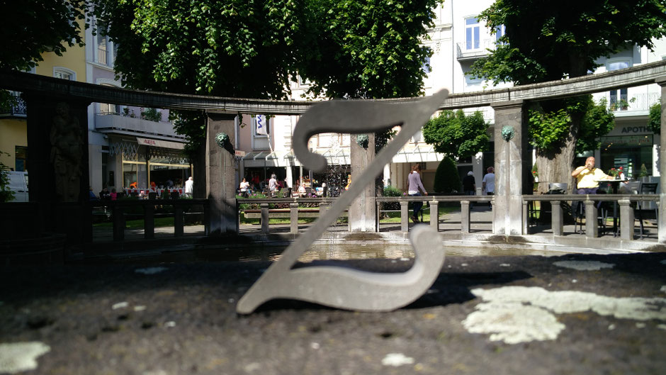 Virtuelle Ernst-Ludwig-Buchmesse: Der Buchstabe z am Alicebrunnen in Bad Nauheim