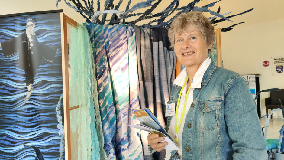 DENIM FOR LIFE von Patrizia Zewe // Dr. Renate Buchenauer, Stadtplanerin, Hugenotten- und Waldenserpfad e.V. , Europäische Kulturroute des Europarats, Foto: Beatrix van Ooyen