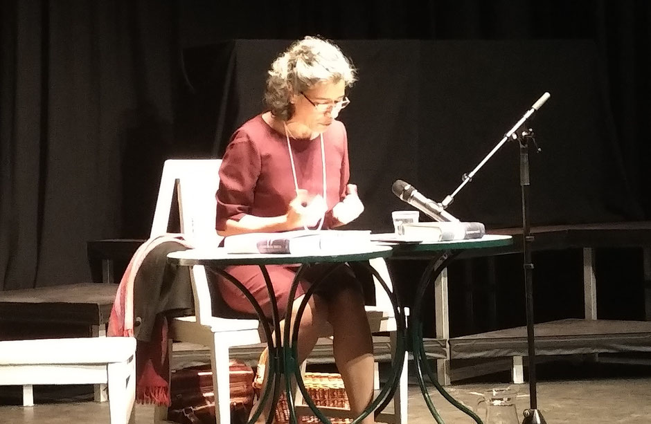 Dr. Jasmin Behrouzi-Rühl in Aktion am 21.02.2018 im Sprudelhof, Badehaus 2 zu mit Elena Ferrantes Werken