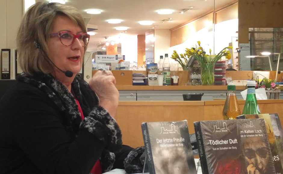 Jule Heck liest aus ihrem Krimi Der letzte Preuße im Optiker- und Hörgeräte-Fachgeschäft Boelke, Foto Beatrix van Ooyen am 28.03.2019
