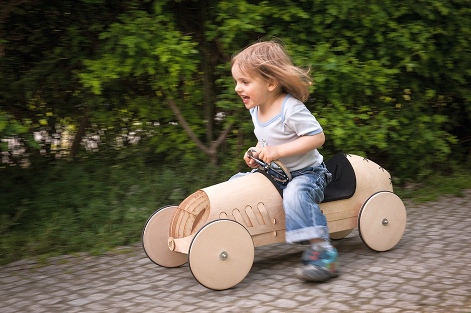 Ein ganz toller Tombola-Preis: Flink - Das Rutschauto, gespendet für die Tombola der Ernst-Ludwig-Buchmesse von Firma Phim aus Berlin
