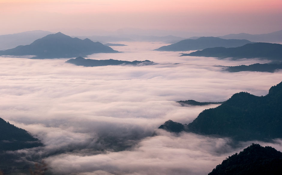 Sunrise Phu Chi Fa - Thailand © Jurjen Veerman