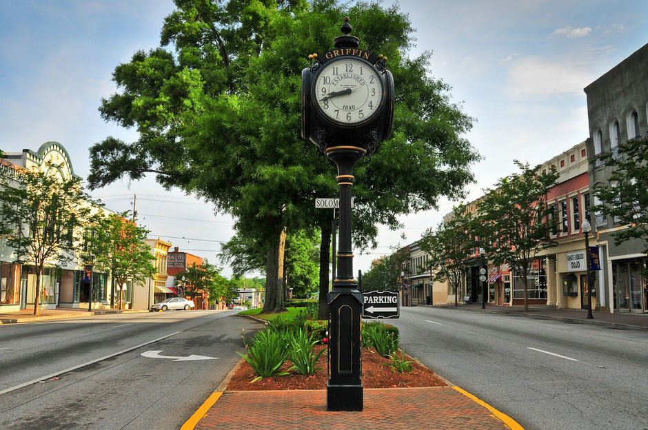 Varicose vein treatment near Griffin, Georgia. Leg pain, leg swelling, varicose veins, spider veins, restless leg syndrome. 