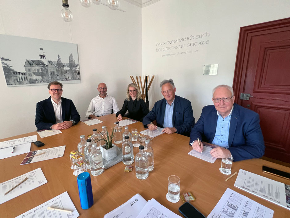 Hermann Hubing, Ingo Plück, Bundesverband Rollladen + Sonnenschutz e. V., Andrea Belegante, Mathias Bucksteeg, Wirtschafts- und Verwaltungsgesellschaft des deutschen Maler- und Lackiererhandwerks mbH, und Peter Bruxmeier, Schreinerservice Saar GmbH (v.r.)