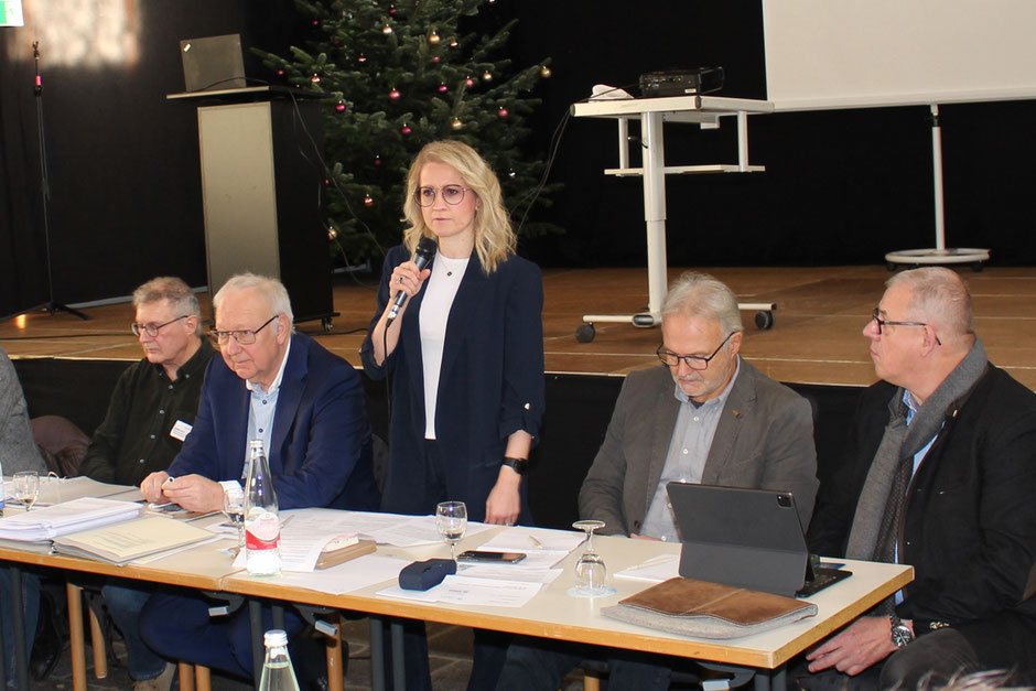 Stellvertretende Hauptgeschäftsführerin Andrea Belegante berichtet