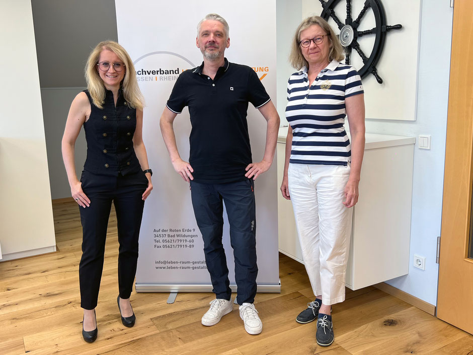 Marcel Giersberg mit Andrea Belegante und Csilla Klausner (r.)