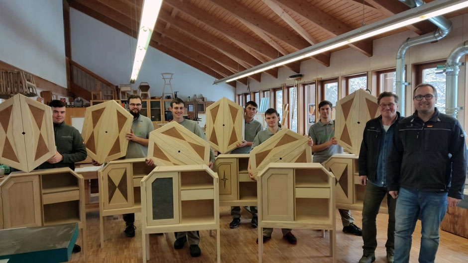 Simon Patrzek, Finn Gücker, Tobias Kelz, Vitus Brandmair, Leo Eisen und Jannis Keller mit Trainern Jan Dröge und Markus Rauscher (v.l.)