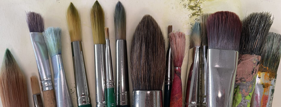 Sammlung verschiedener Pinsel für Ölmalerei, Acrylmalerei und Aquarelltechnik