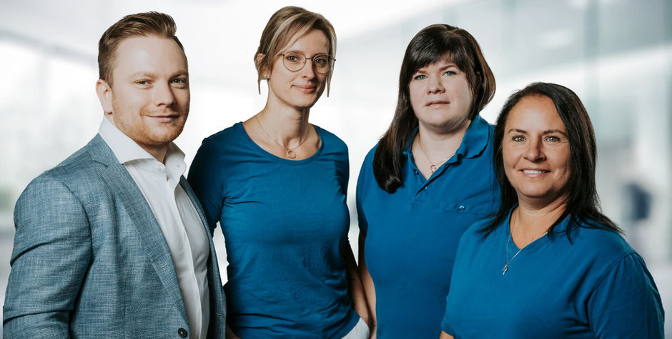 Gruppenbild, Team aus dem Zahnzentrum Fiedler in Kenzingen