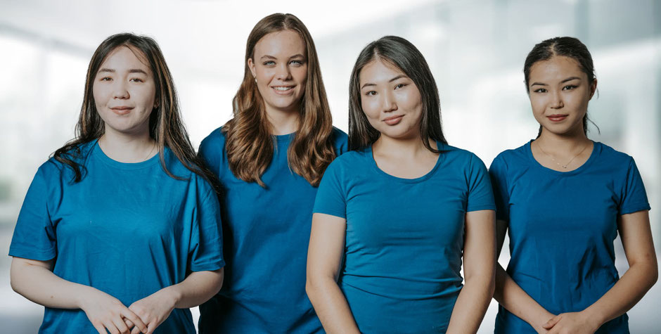 Das Team der Zahnmedizinischen Fachangestellten und Dentalhygieniker im Zahnzentrum Fiedler in Kenzingen, Ihre Spezialisten für Zahnheilkunde, Mund- Kiefer- und Gesichtschirurgie und Implantologie