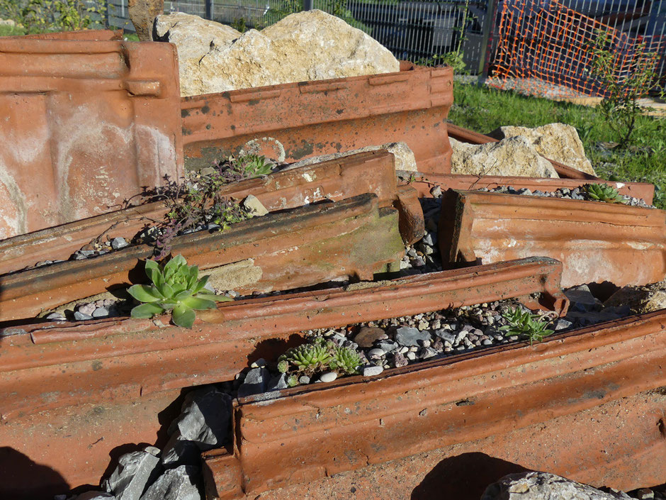 Upcycling Dachziegel / alte Dachziegel im Garten