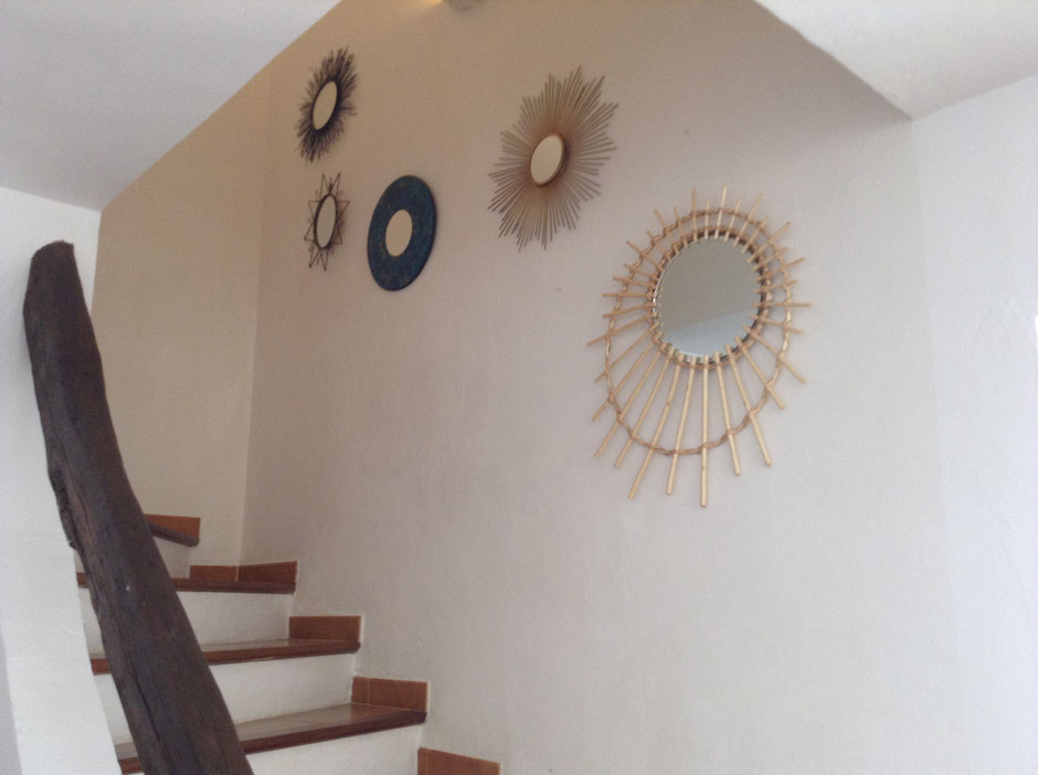 ESCALIER SEJOUR VERS CHAMBRE AVEC SALLE DE BAIN 1