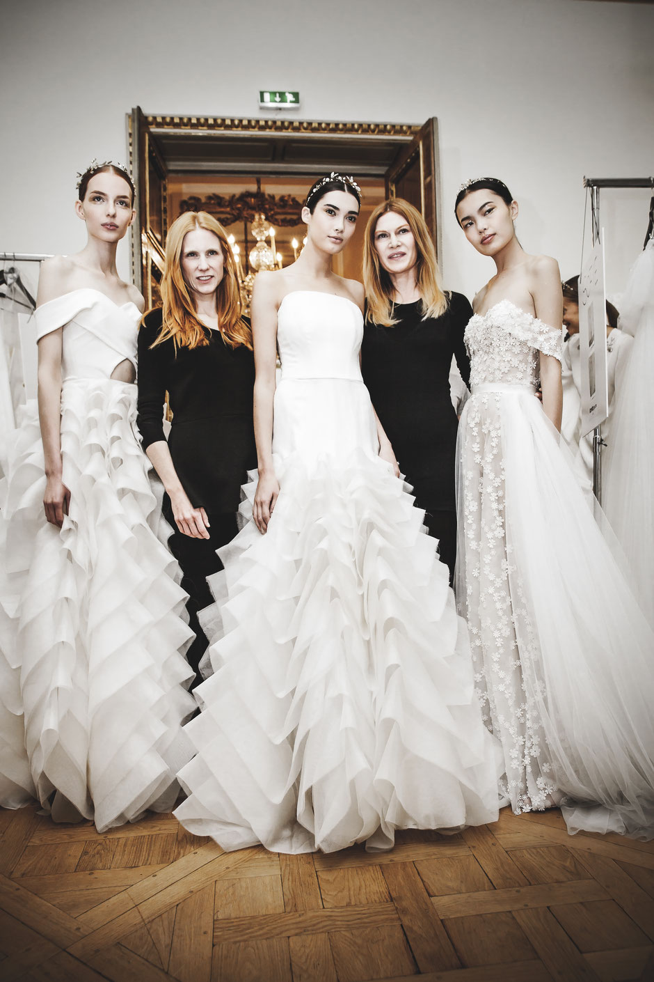 Designer Alexandra Fischer-Roehler und Johanna Kühl mit ihren Models