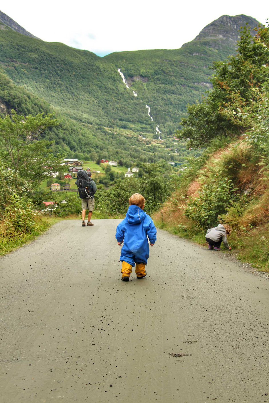Walking from Homlong to Geiranger Norway with kids