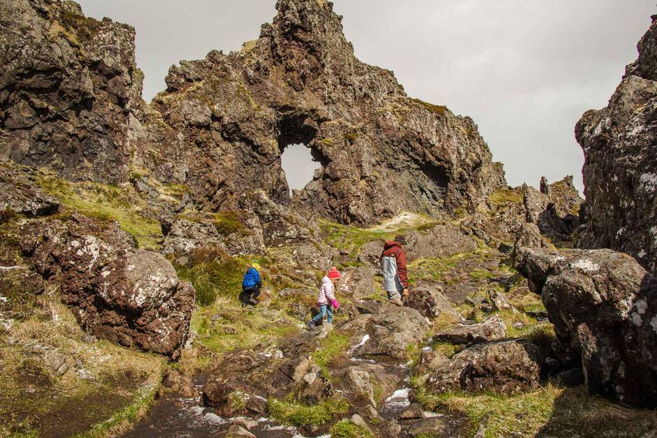 Djupalonssandur Beach Snaefellsjoekull National Park Iceland with kids