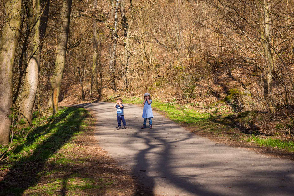 Walking in Divoka Sarka Prague with small children