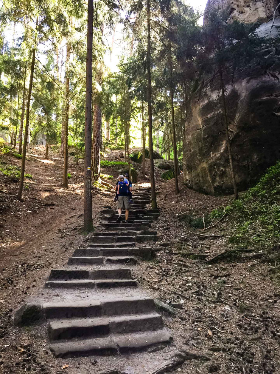 Hiking Hruba Skala to Valdstejn Castle with children in Bohemian Paradise