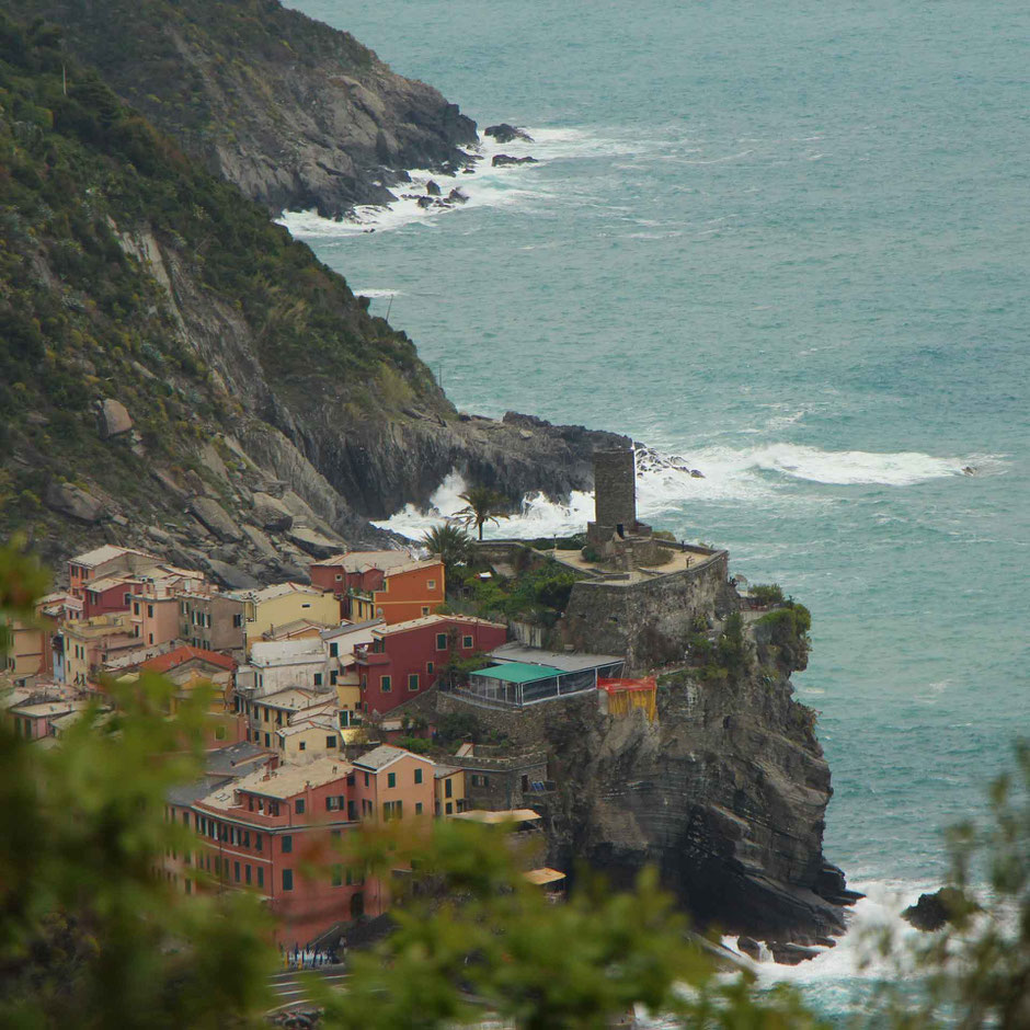 How to Hike Cinque Terre with Kids - Monterosso to Vernazza - Dramatic Oceanfront Village