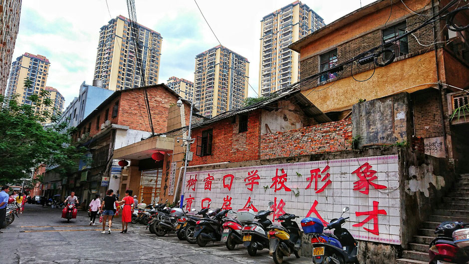 Erkundungstour – Ly und Heiko vom Viethouse in Vietnam waren auf Tour in China – eine Seitenstraße in der Grenzstadt Hekou – die Grenzstadt auf der vietnamesischen Seite heisst Lao Cai und ist 35 Kilometer von Sapa entfernt 