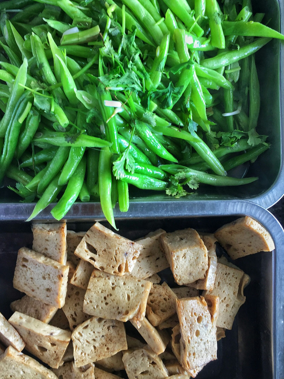 Dau Bap bzw. Okra-Gemüse Tofu-Wurst 