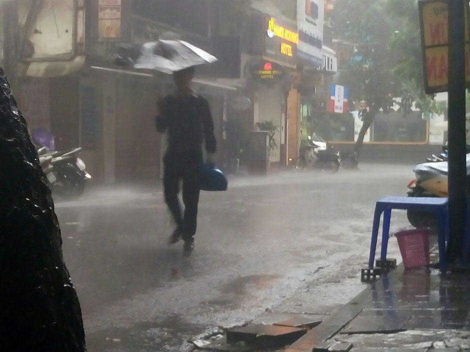 Herbst 2017 – vor der Haustür von Ly und Heiko im Viethouse Hanoi – ein Sturmtief zieht über die Stadt