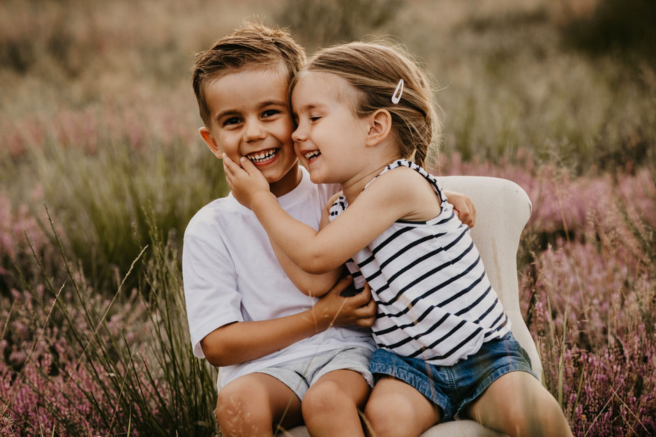 Kinder Fotografie Baden-Baden Bühl Karlsruhe © Nina Raber | Kleiner Bub Outdoor