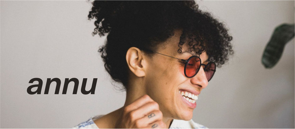 Frau mit Sonnenbrille von annu