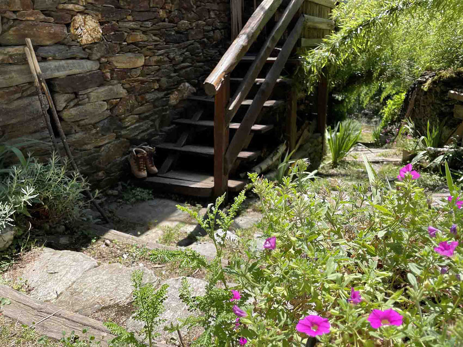 escalier d'accès au gite de liou Lozère Cévennes