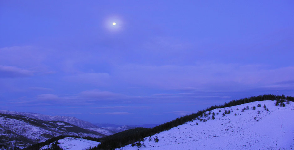 Pleine lune en hiver non loin du gite de liou en Lozère photo©Nadine Vilas