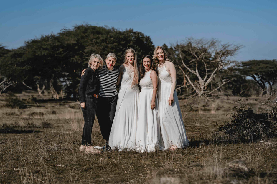 Warum ein nachhaltiges Brautkleid nicht nach Verzicht aussieht  Viele stellen sich unter nachhaltiger Mode etwas Öko‑mäßiges oder Schlichtes vor – aber genau dieses Bild möchte ich aufbrechen. 