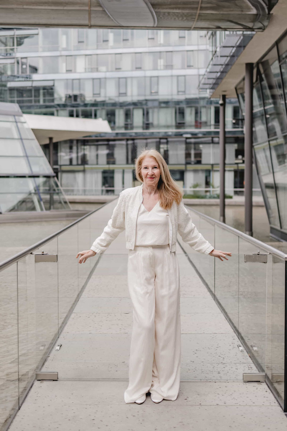 Ein Brautoutfit fürs Standesamt – stilvoll & passend für die ältere Braut