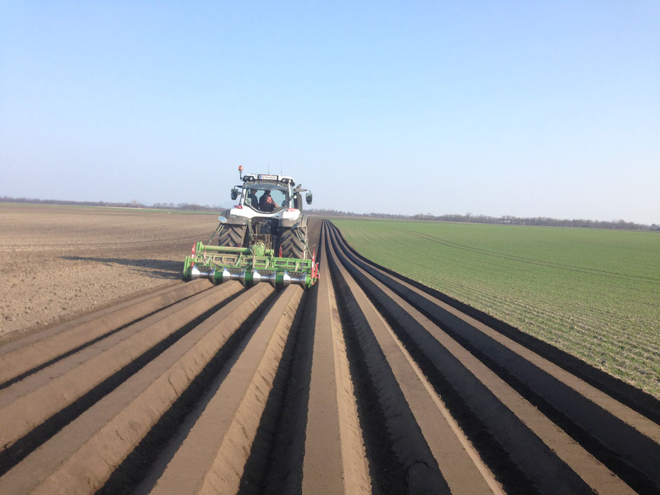 Landwirtschaft Plendl Lenksysteme Lenkhilfen TERRA CARE Reifendruckregelanlagen Kameras Agrar-Software Stickstoffdünger Bodenproben Reichhardt