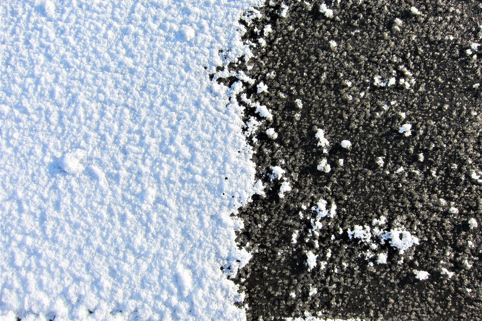 愛車などが錆びない融雪(凍結防止)剤をご紹介するページです。非塩なので環境に優しく、すぐ効きその効果も長持ちします。