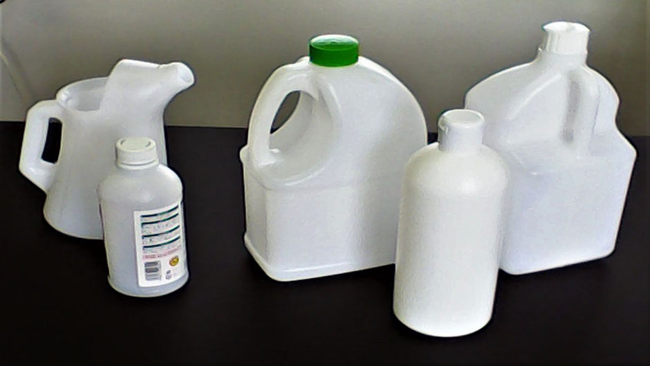 自分専用の、プラスチック容器やボトルをご検討の方へのご紹介です。製品と成形機械をご覧ください。