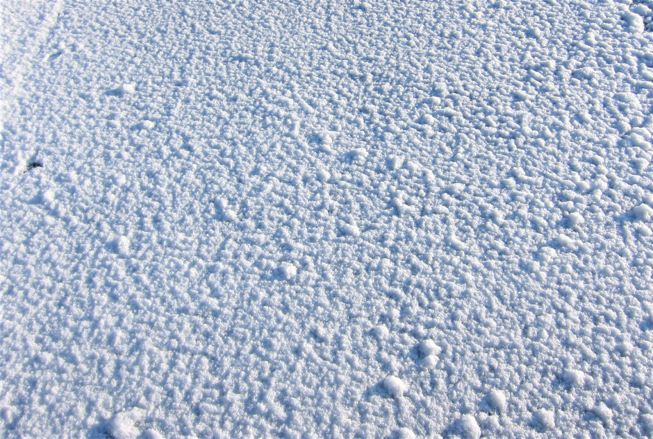 愛車などが錆びない融雪(凍結防止)剤をご紹介するページです。非塩なので環境に優しく、すぐ効きその効果も長持ちします。