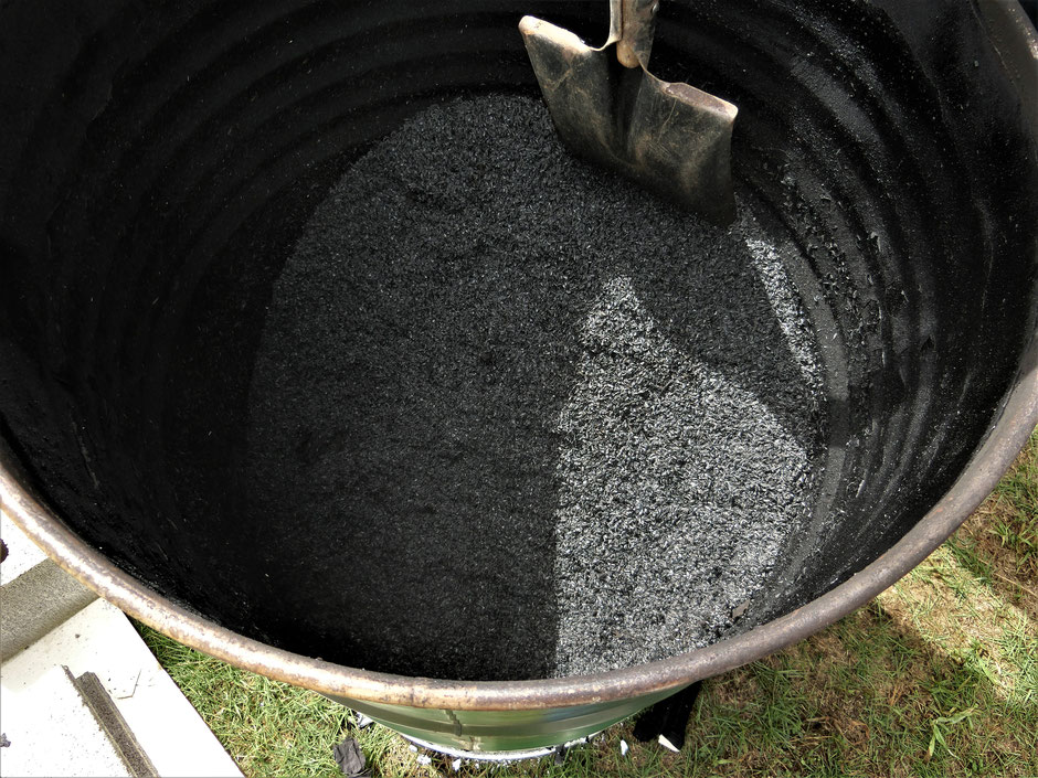 地産地消、自分の農地で出る籾殻を格安のドラム缶くん炭製造機でくん炭を作り農地へ還元。しかも、軽量なので簡単に台車で倉庫や物置に保管できます。