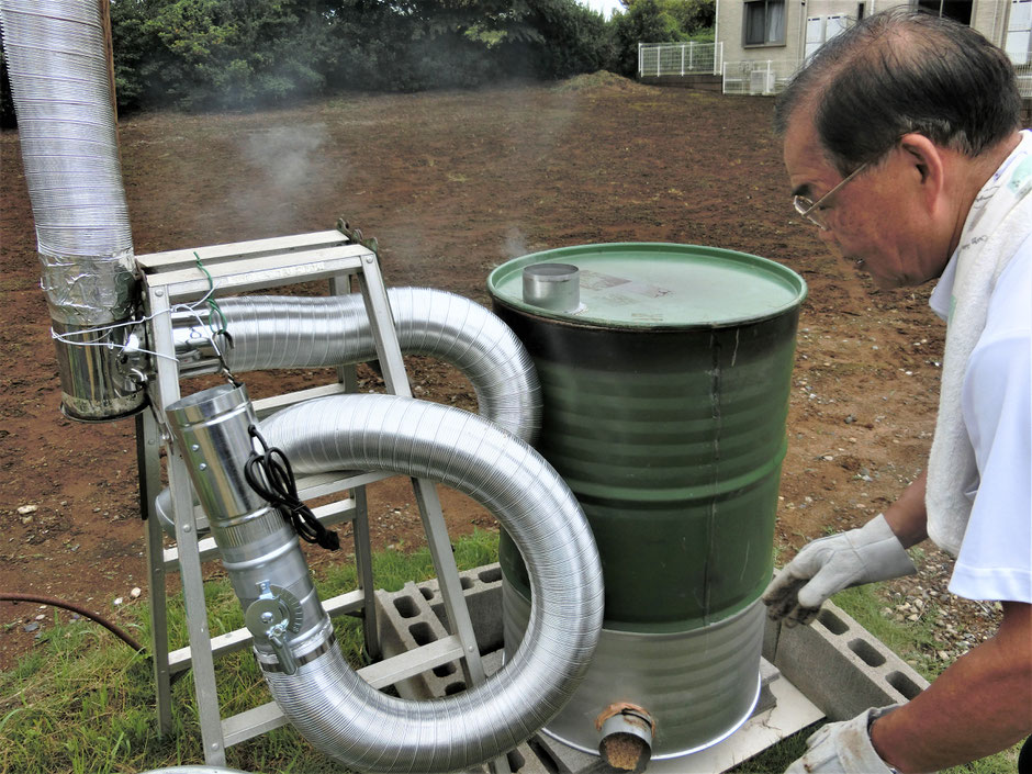 地産地消、自分の農地で出る籾殻を格安のドラム缶くん炭製造機でくん炭を作り農地へ還元。しかも、軽量なので簡単に台車で倉庫や物置に保管できます。