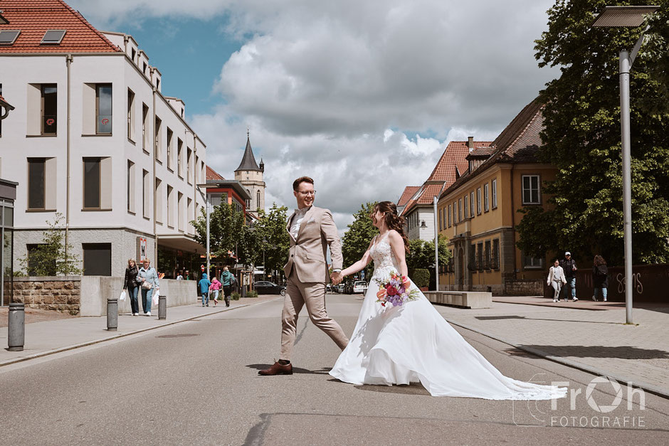 after-wedding-hochzeitsfotos, sonnenunterganghochzeit, glückliches Brautpaar
