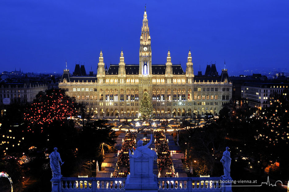 Wiener Christkindlmarkt Rathaus City Zentrum Hotel Urania buchen booking günstig Nähe