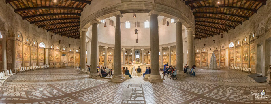 Panoramica della chiesa di Santo Stefano Rotondo a Roma durante la cerimonia di matrimonio