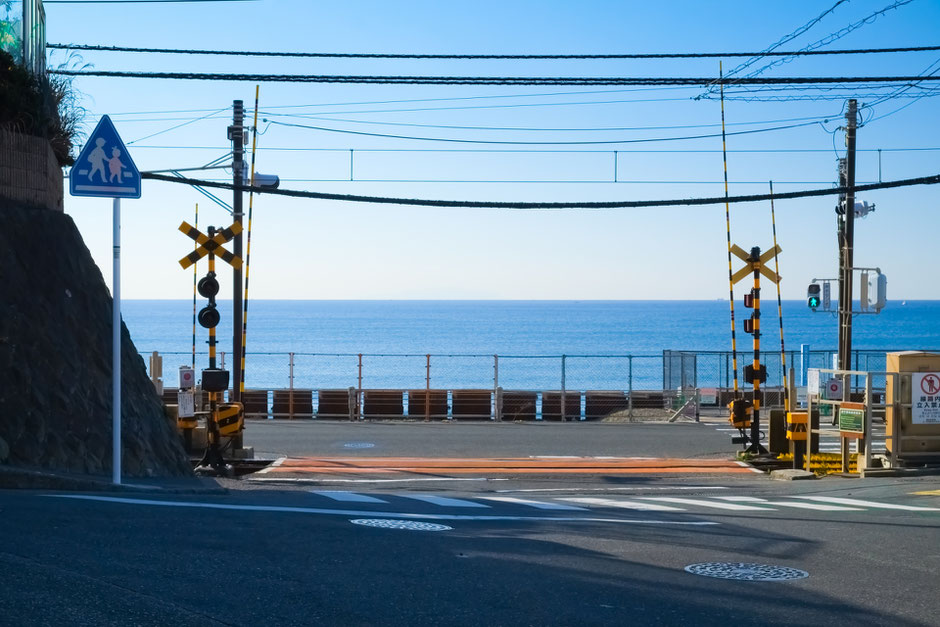鎌倉高校前駅の前の海岸