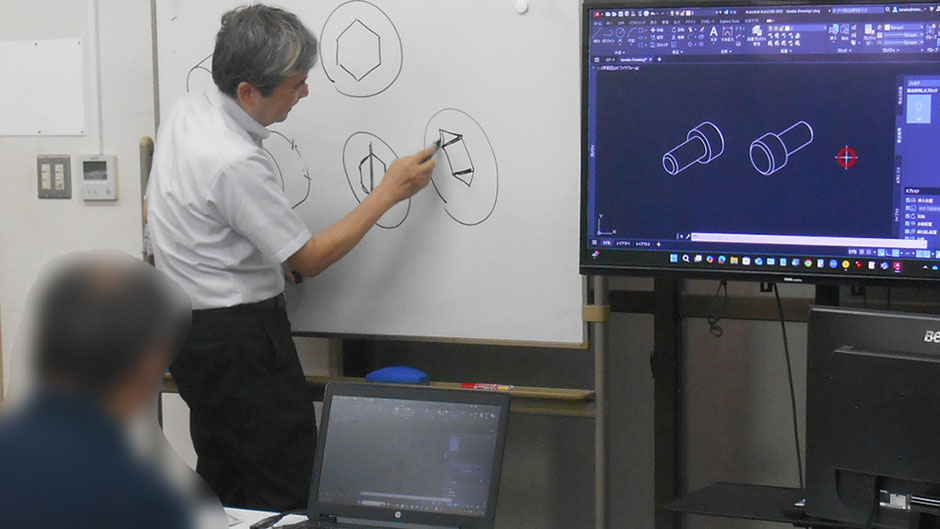 六角穴付きボルト 六角穴のカドの位置も試験問題で厳密に指定されます。