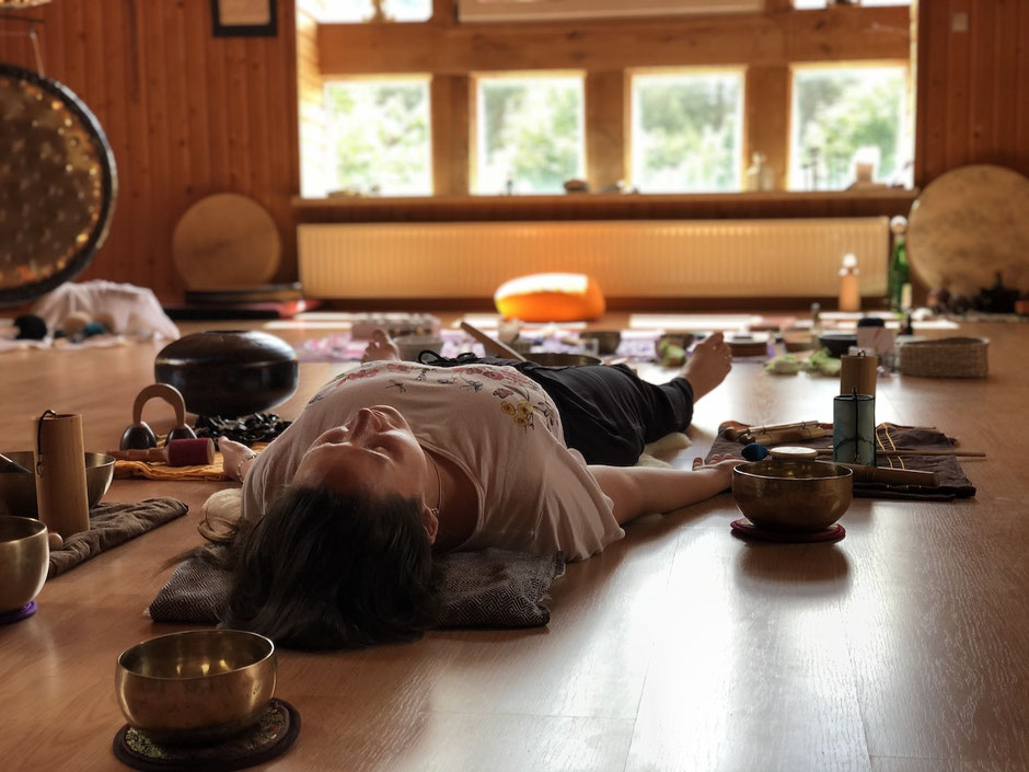 Retreat mit Sound Bath - Klangschalen, Gong, Klangspielen und weiteren Klanginstrumenten für tiefe Entspannung