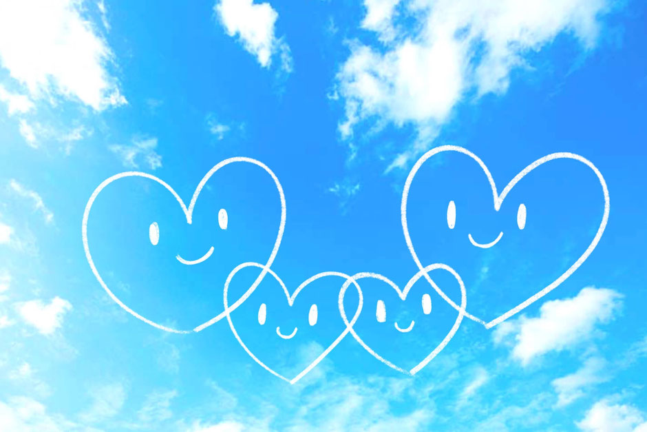 空にたくさんのハート