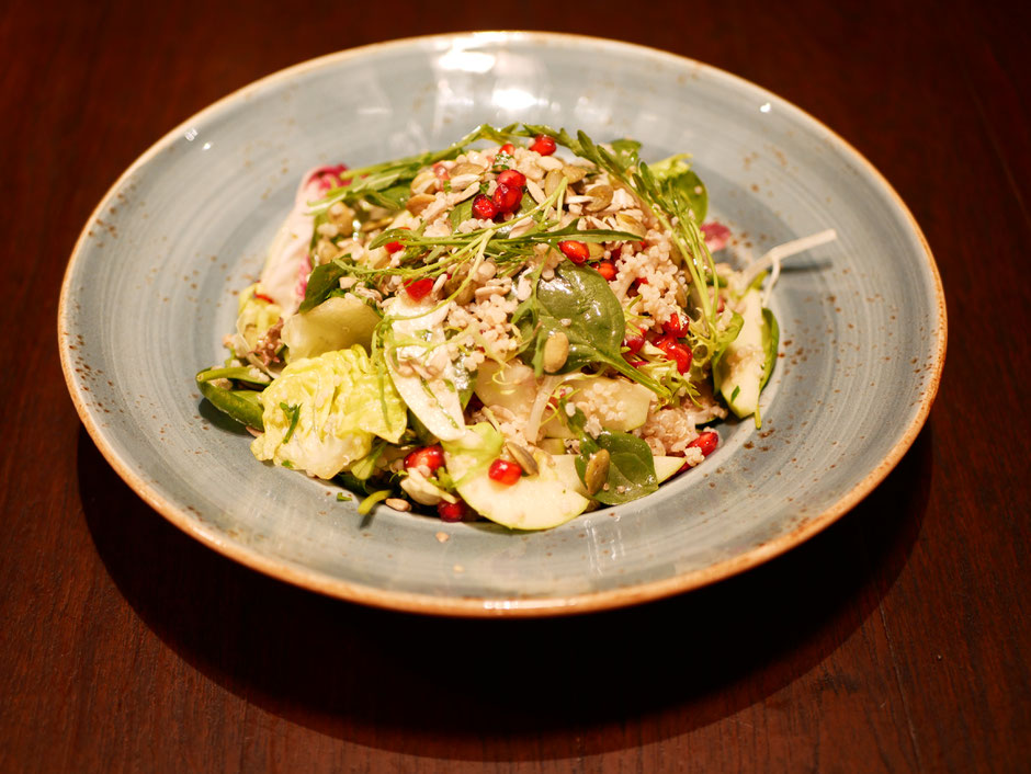 Super Food Organic Spinach & Quinoa Salad at verde Kitchen